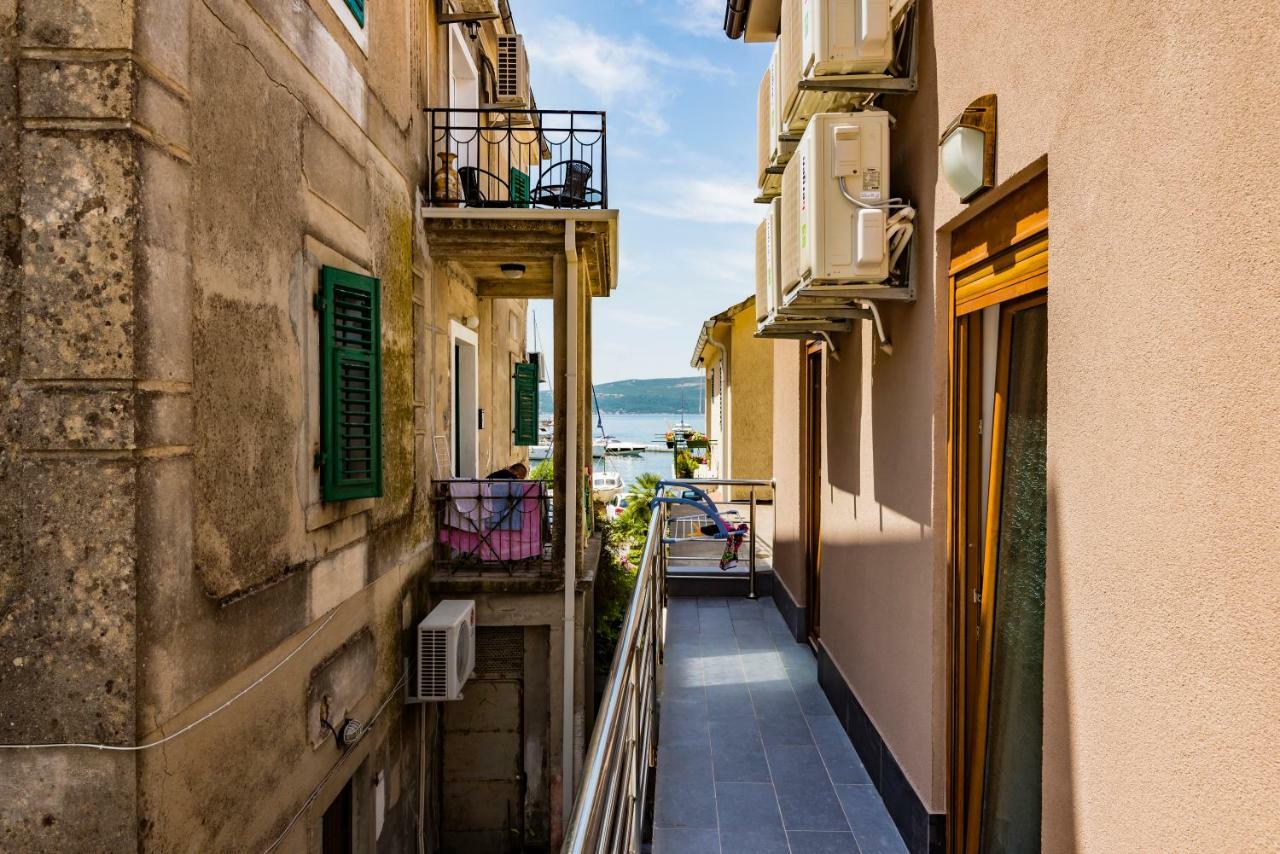 Waikiki Apartments Tivat Exterior photo