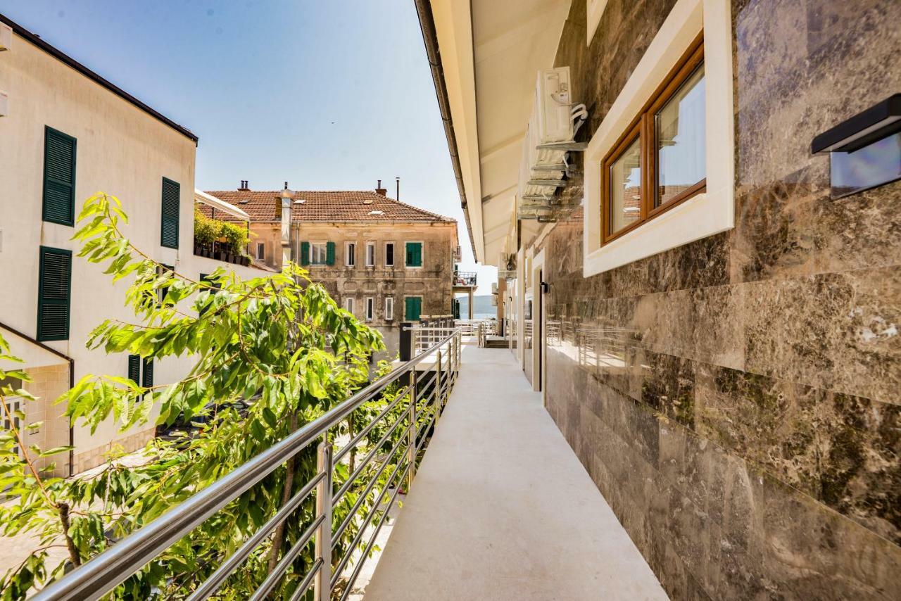 Waikiki Apartments Tivat Exterior photo