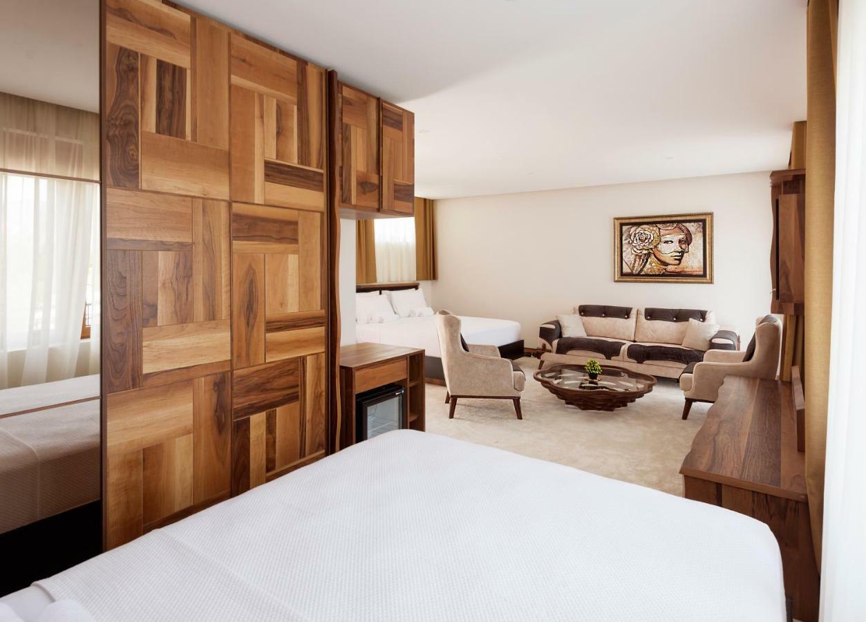 Waikiki Apartments Tivat Exterior photo