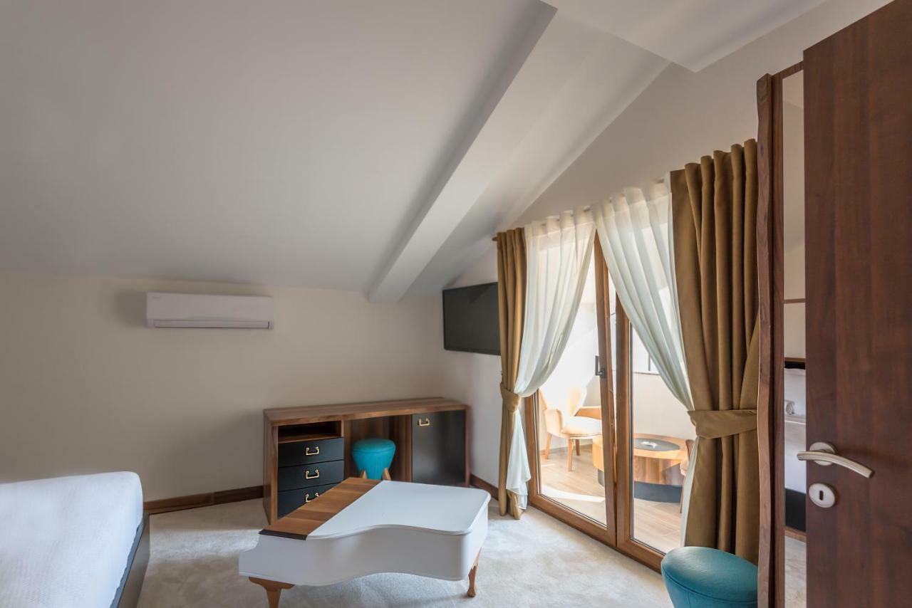 Waikiki Apartments Tivat Exterior photo