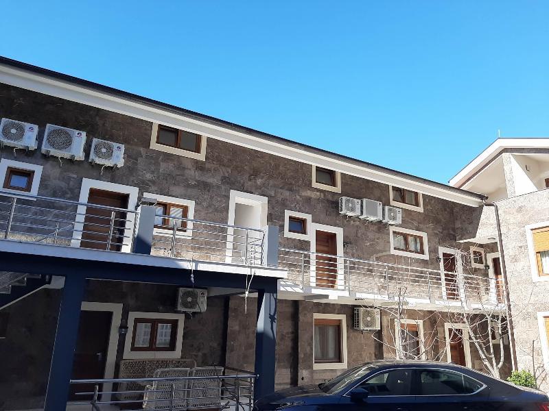 Waikiki Apartments Tivat Exterior photo