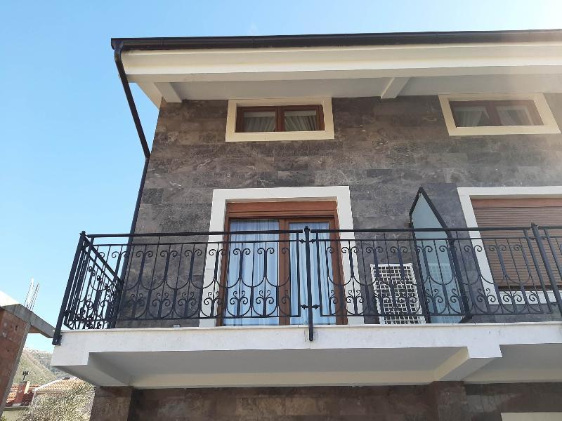 Waikiki Apartments Tivat Exterior photo